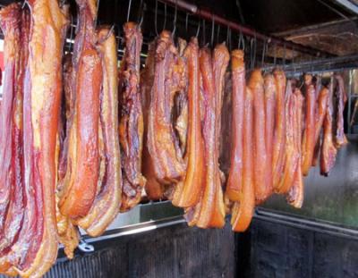 Thưởng thức món thịt hun khói ngon tuyệt chiêu của Tây Bắc